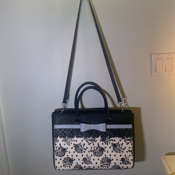 Betsey Johnson black & white with rose print and light blue bow trim - Picture 10 of 10